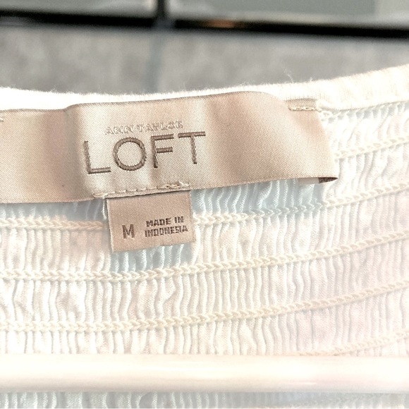 Ann Taylor LOFT Shirred Smocked Flutter Sleeve White Swing Top Womens Medium - Picture 7 of 16
